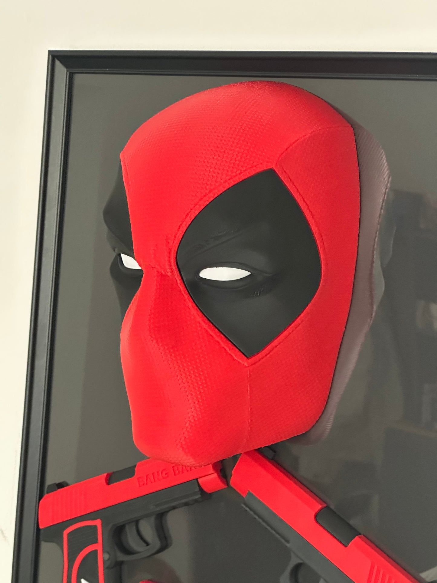 Quadro 3D “Idolo Rosso” – Effetto Uscita dalla Cornice