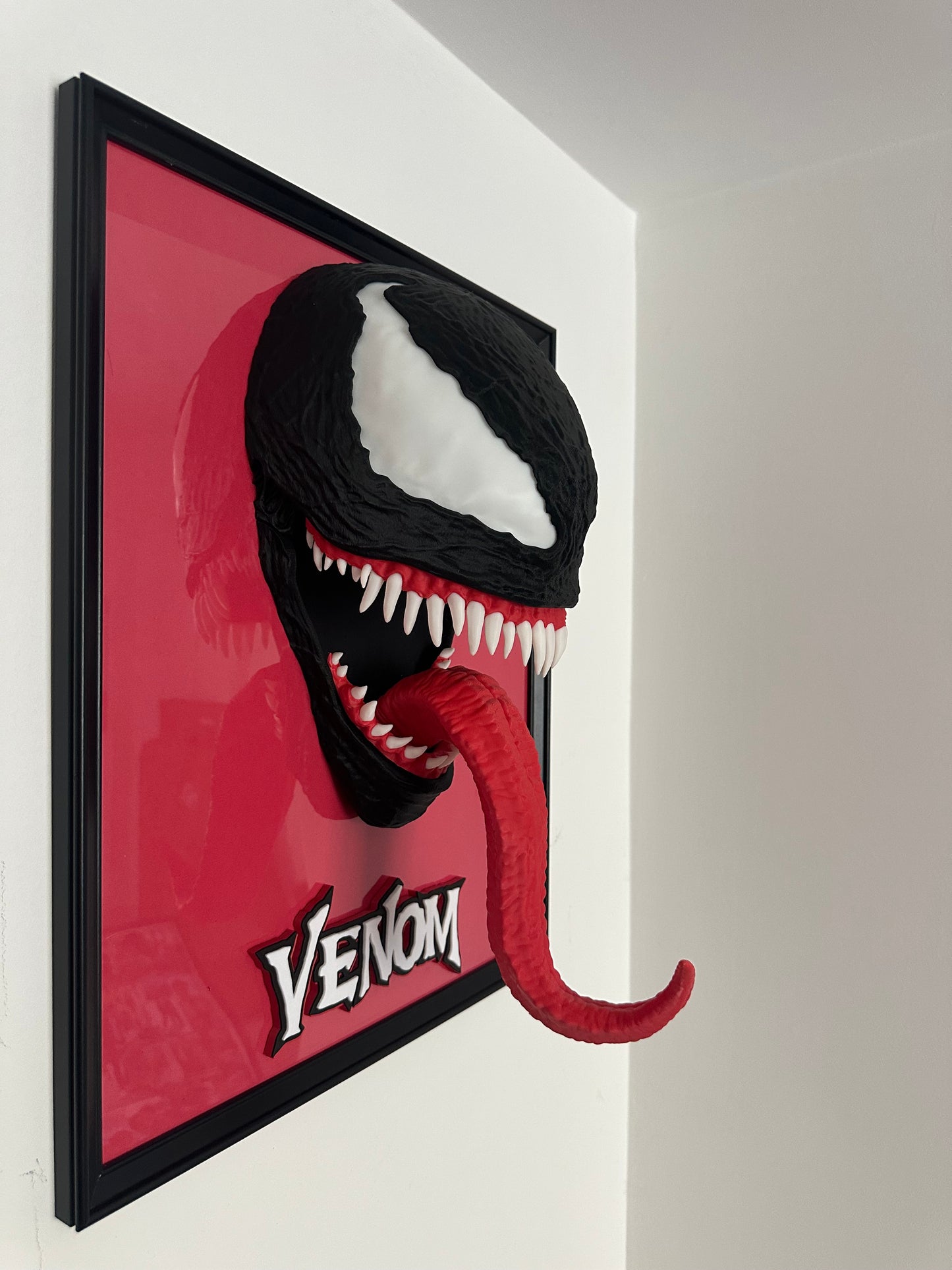 Quadro 3D “Oscura Presenza” – Effetto Uscita dalla Cornice