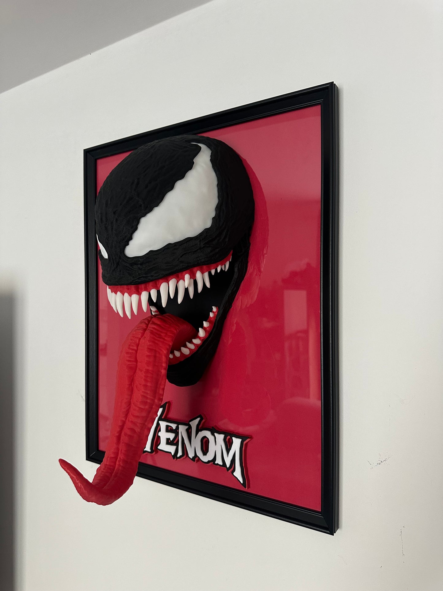 Quadro 3D “Oscura Presenza” – Effetto Uscita dalla Cornice